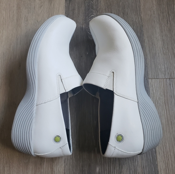 Work Wonders by Dansko Women's Coral Clog - Picture 6 of 14